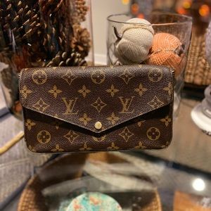 Louis Vuitton Pochette Felicie Monogram Clutch